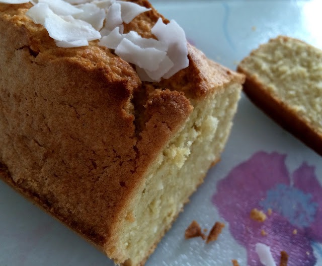 Lire la suite à propos de l’article Cake sans gluten à la noix de coco