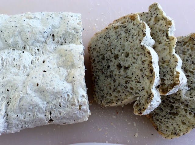 Lire la suite à propos de l’article Pain sans gluten aux graines de Pavot