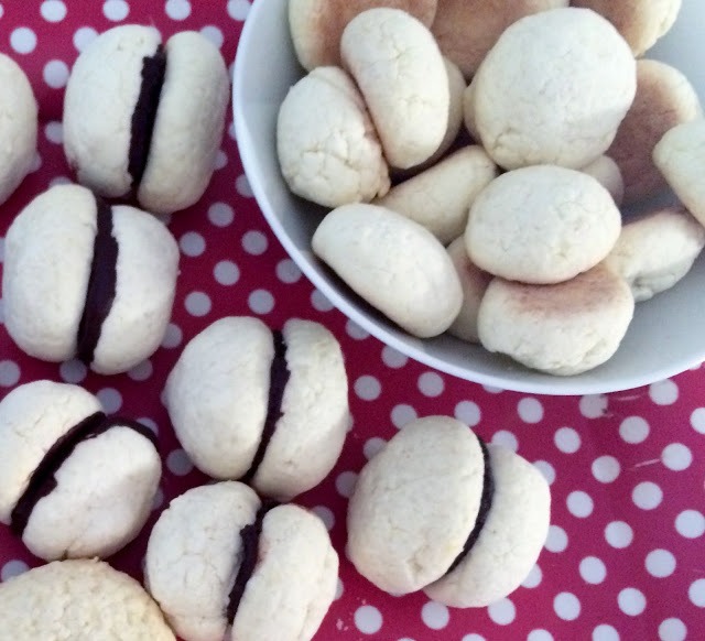 Lire la suite à propos de l’article Biscuits sans gluten Baci di dama (baisers des dames)