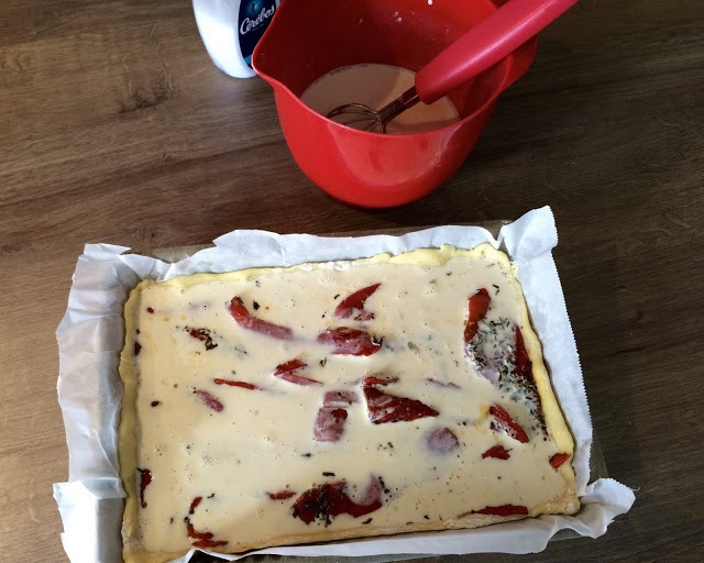 Lire la suite à propos de l’article Tarte légère aux poivrons rouges et herbes de Provence sans lait et sans gluten
