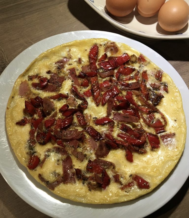 Lire la suite à propos de l’article Omelette aux poivrons et au jambon de bayonne sans gluten et sans lait animal