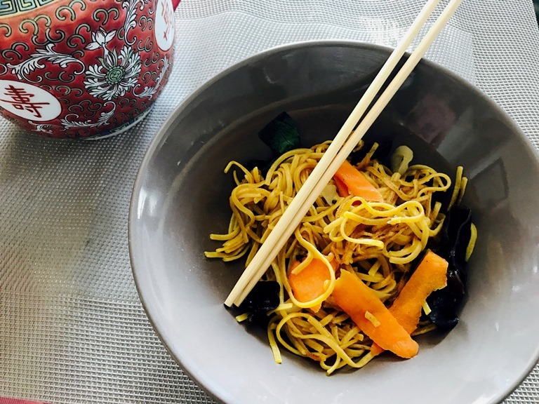 Lire la suite à propos de l’article Nouilles sautées aux légumes sans gluten, vegan
