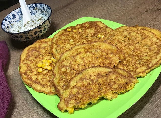 Lire la suite à propos de l’article Galettes de maïs épicées sauce yaourt sans gluten sans lactose