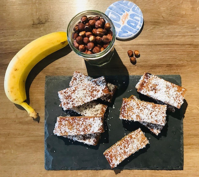 Lire la suite à propos de l’article Barres de céréales banane-coco-noisette Healthy et Vegan