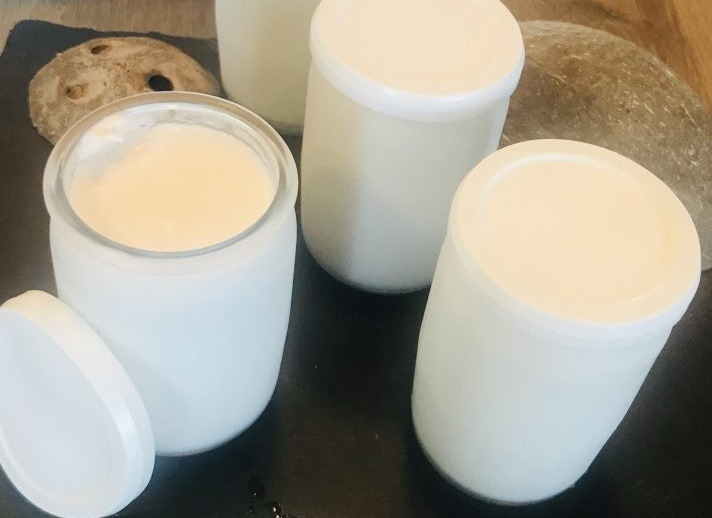 Lire la suite à propos de l’article Yaourts maison au lait de coco bio