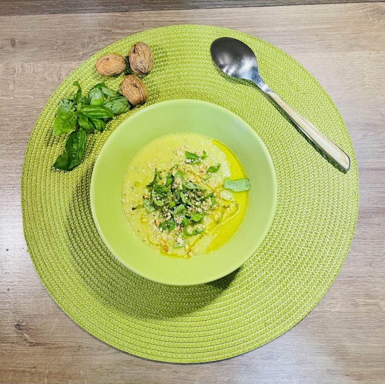 Lire la suite à propos de l’article Gaspacho de courgettes vertes au basilic