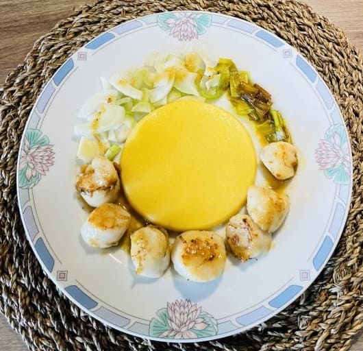 Lire la suite à propos de l’article Noix de Saint-Jacques au vin blanc