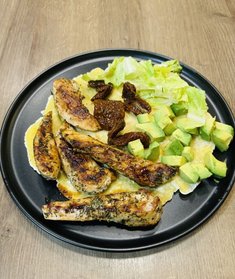Lire la suite à propos de l’article Tortilla maison de poulet mariné et légumes
