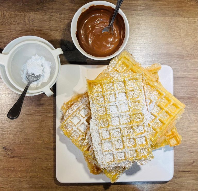 Lire la suite à propos de l’article Gaufres croustillantes, légères sans gluten sans lactose au Thermomix (ou pas)