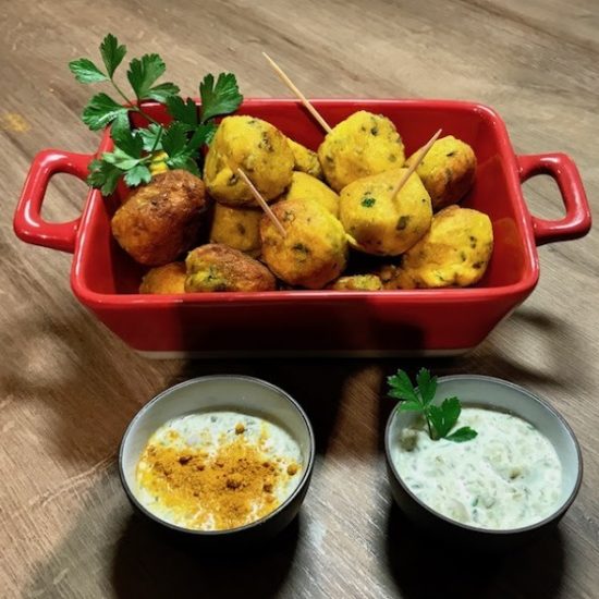Boulettes de légumes sauce froide au curcuma sans gluten sans lait