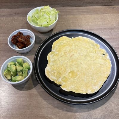Tortilla maison de poulet mariné et légumes