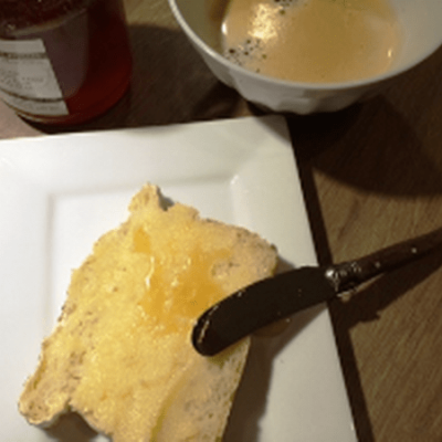 Petit déjeuner gourmand avec un pain blanc au sésame !